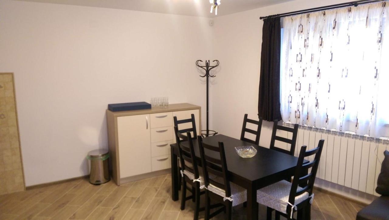Appartamento Eva'S Little House - Acasa La Taticul Albinelor Sinca Veche Esterno foto